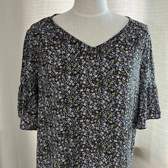 LOFT Tops - LOFT floral mixed media short-sleeved ruffled sleeve blouse XL
